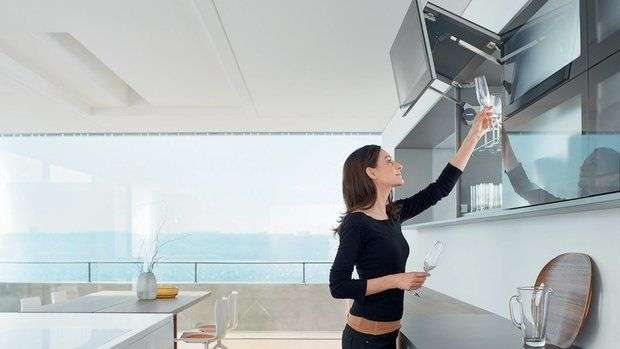 Доводчики для кухонних шаф: переваги, регулювання і установка своїми руками