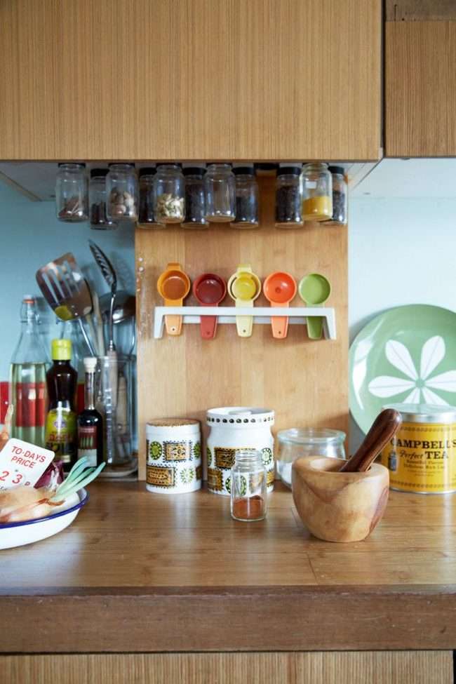 Зберігання спецій на кухні: 75+ функціональних ідей для тих, хто звик до безкомпромісної порядку