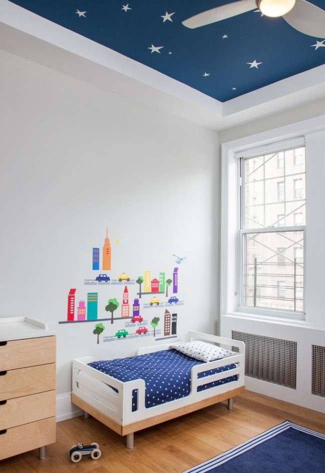 Натяжні стелі в дитячій кімнаті (63 фото): види й особливості вибору