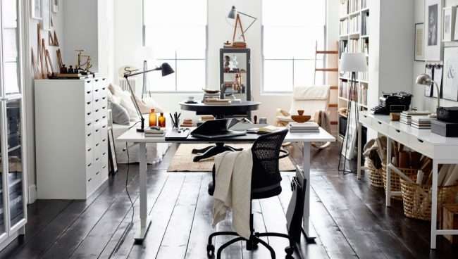 Письмові столи IKEA: вибираємо стильне робоче місце при розумному бюджет