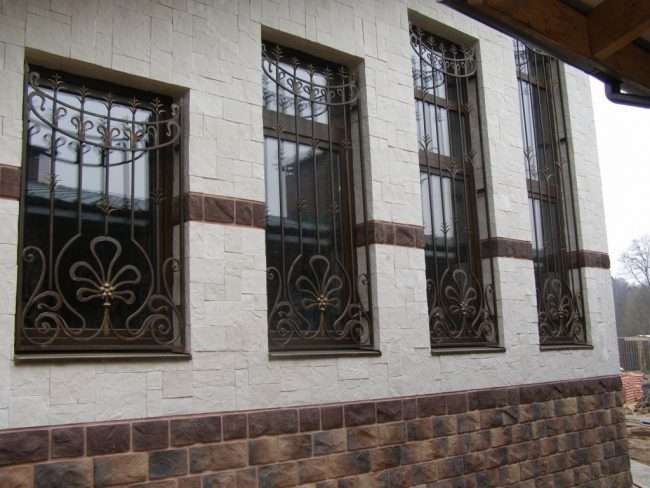 Решітки на вікна для дачі: вибір оптимальної конструкції та 70 найбільш елегантних і безпечних варіантів