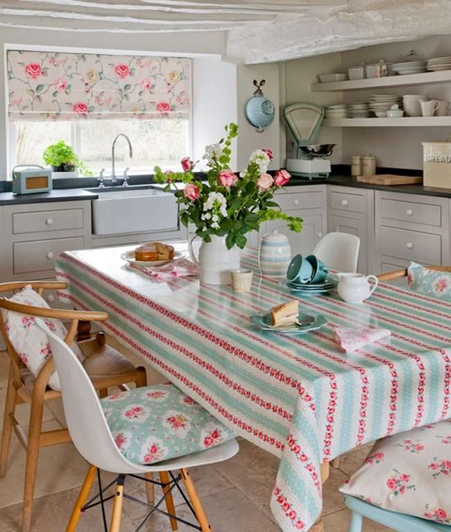 Скатертину на стіл для кухні: ефектний аксесуар і 80 естетично досконалих рішень для будинку