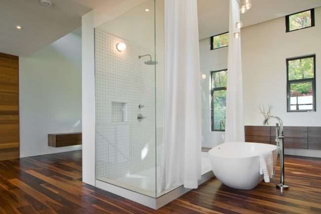 Змішувач з душем для ванної з довгим виливом: як встановити і огляд найбільш практичних варіантів