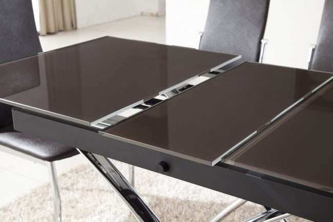 Скляний розсувний стіл для кухні: вибираємо оптимальний варіант для інтерєру