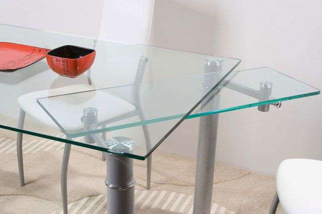 Скляний розсувний стіл для кухні: вибираємо оптимальний варіант для інтерєру