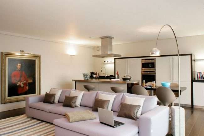 Кутовий диван на кухню зі спальним місцем: як зробити кухонний простір максимально комфортним і 75+ фотоидей