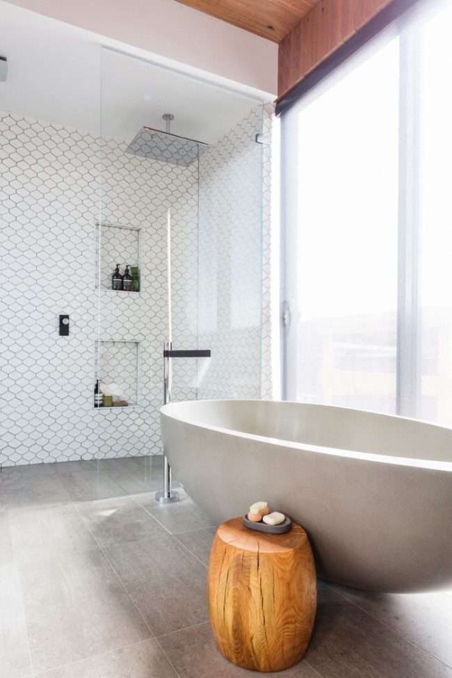 Біла мозаїка у ванній кімнаті: 80+ інтерєрних втілень колірного пуризму і чистоти