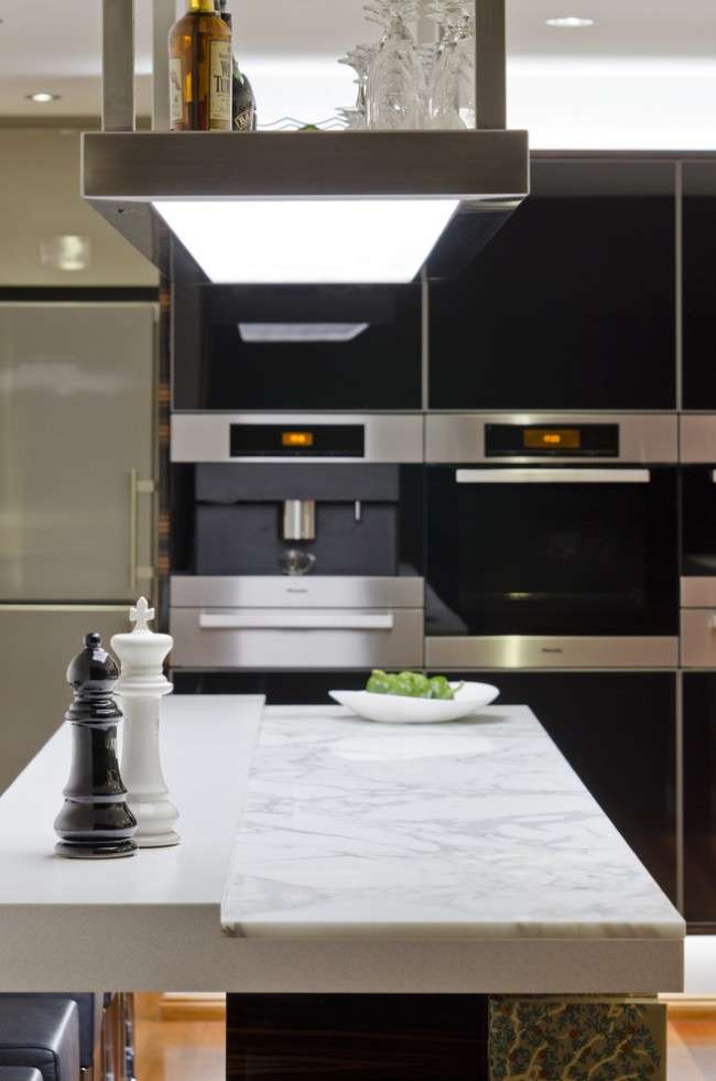 Чорно-біла кухня: 40+ фото як оформити мінімалістичний інтерєр