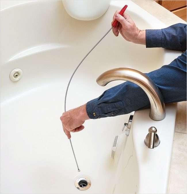 Рішення одвічної проблеми: як легко прочистити засмічення у ванній і раковині