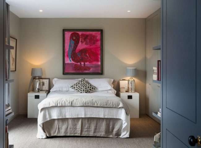 Картини в спальні над ліжком: розміщення по фен-шуй і 70+ універсальних сюжетів