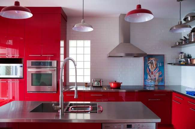 Кухні червоного кольору: 50 самих трендових і соковитих рішень для тих, хто не боїться експериментувати