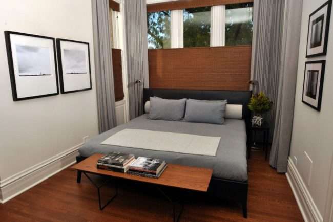 Чи варто ставити ліжко узголівям до вікна? Плюси, мінуси і 80 комфортних реалізацій