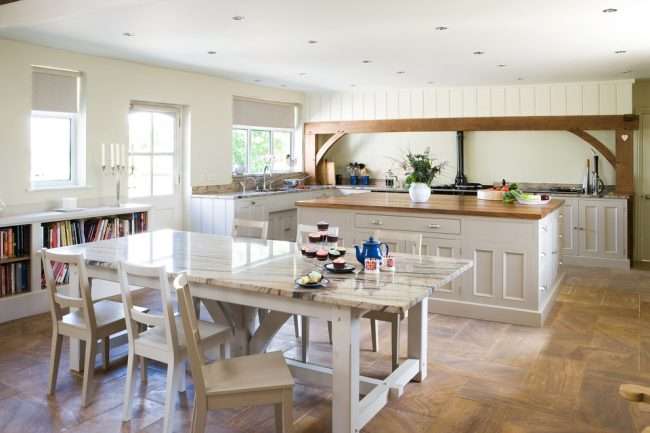 Кухня в деревяному будинку: варіанти зонування і 85+ затишних дизайнерських рішень