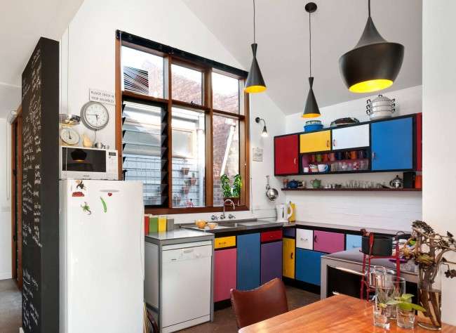 Стильний інтерєр кухні 9 кв. метрів: принципи організації простору для комфорту всієї сімї (фото)