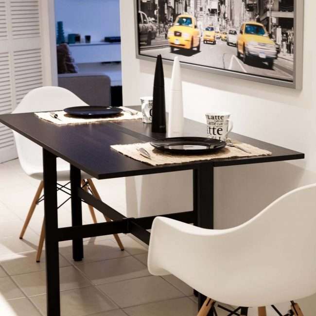Розкладні столи для маленької кухні: як оптимізувати кухонне простір і огляд найбільш зручних сучасних моделей
