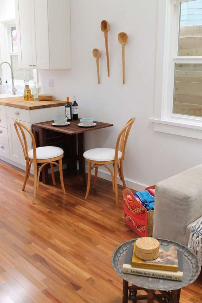 Розкладні столи для маленької кухні: як оптимізувати кухонне простір і огляд найбільш зручних сучасних моделей