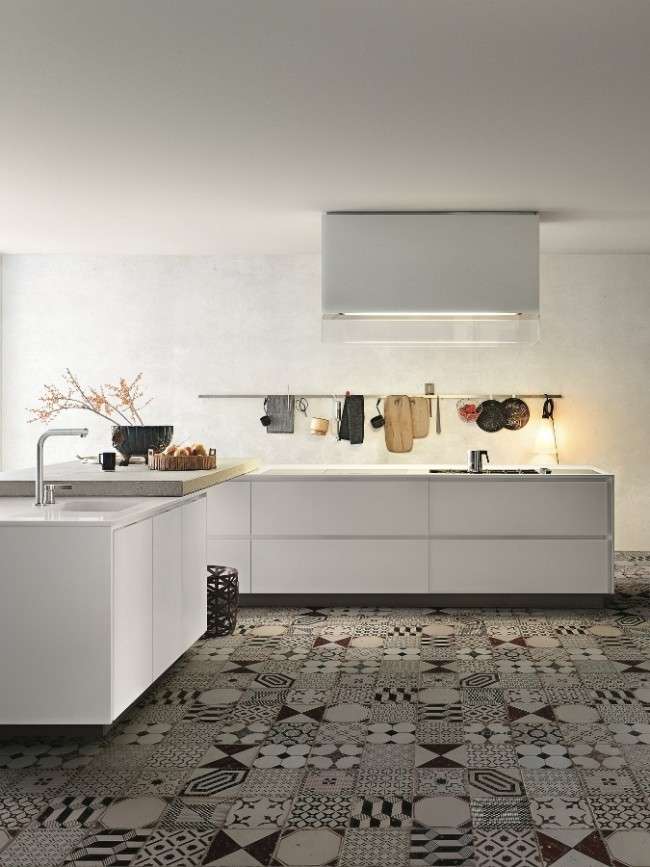 Плитка на кухні: 45 витончених і функціональних варіантів обробки підлоги
