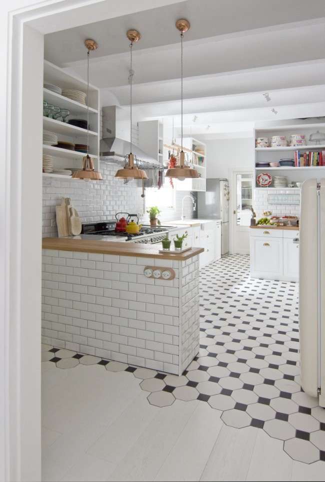 Плитка на кухні: 45 витончених і функціональних варіантів обробки підлоги