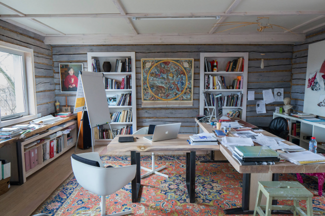 Створюємо інтерєр повноцінної студії: 70 ідей робочого місця художника і майстерні в будинку