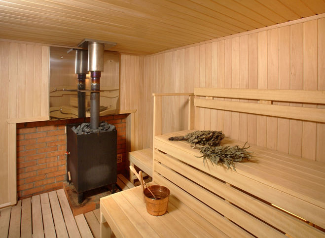 Стоит ли устанавливать электрическую сауну в бане на участке или лучше использовать дровяную?