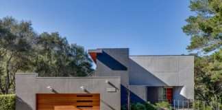 Автоматичні ворота з дистанційним відкриттям: поради щодо вибору та всі хитрощі благоустрою території приватного котеджу і гаража