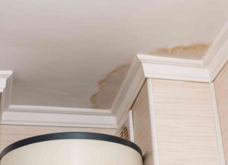 5 причин появи плям від води на стелі і як їх усунути