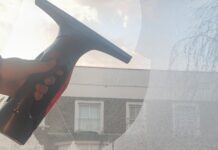 Ні, віконні пилососи не тільки для вікон! Усі геніальні способи використання цього універсального інструменту для прибирання будинку.