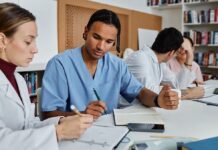 Елітні медичні школи: найконкурентоспроможніші програми в США