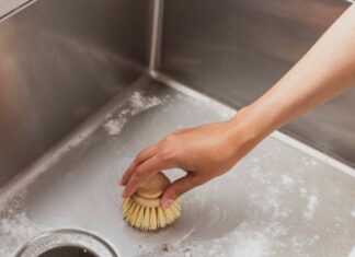 Łatwe czyszczenie zlewu ze stali nierdzewnej: 20-minutowy przewodnik