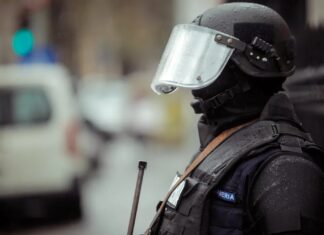 Přežití během stanného práva: Praktický průvodce