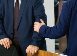 Pluralistická demokracie: Jak organizované skupiny utvářejí politiku