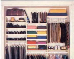 So gestalten Sie den Kleiderschrank eines Mannes für maximale Effizienz und Stauraum